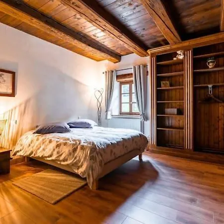 Holiday home Au Bois Dormant 15 Personnes