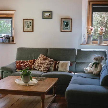 Au Bois Dormant 15 Personnes ラプートロワ